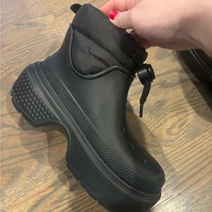 Brand new Croc Stomp Puff boots